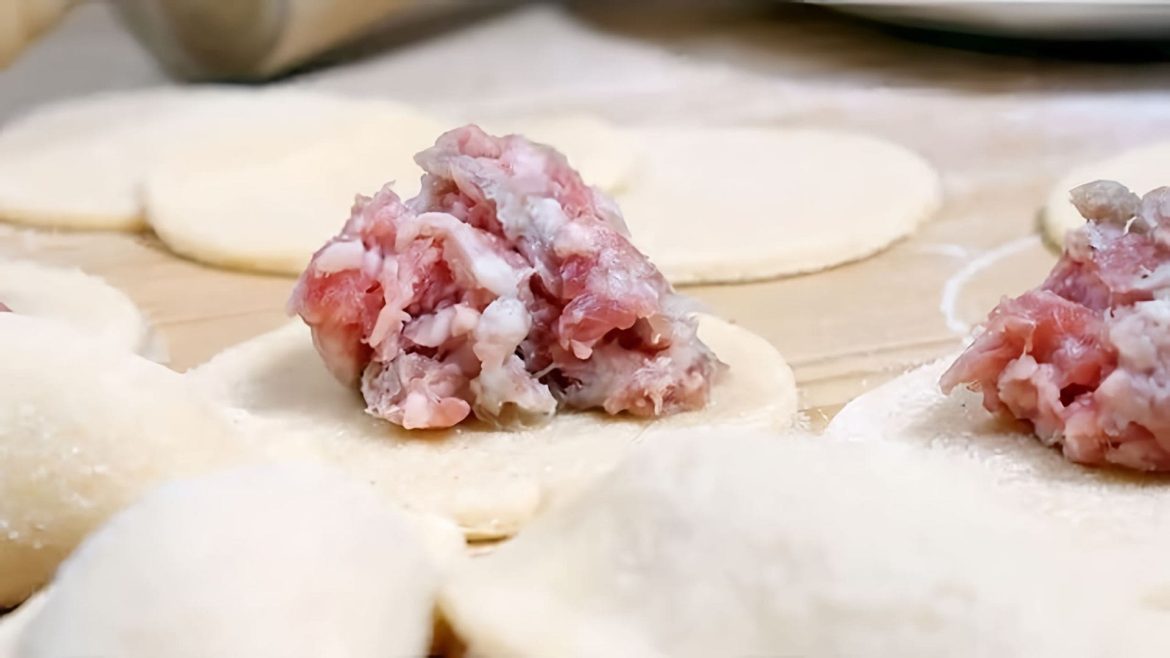 pierogi z mięsem mielonym surowym - Featured