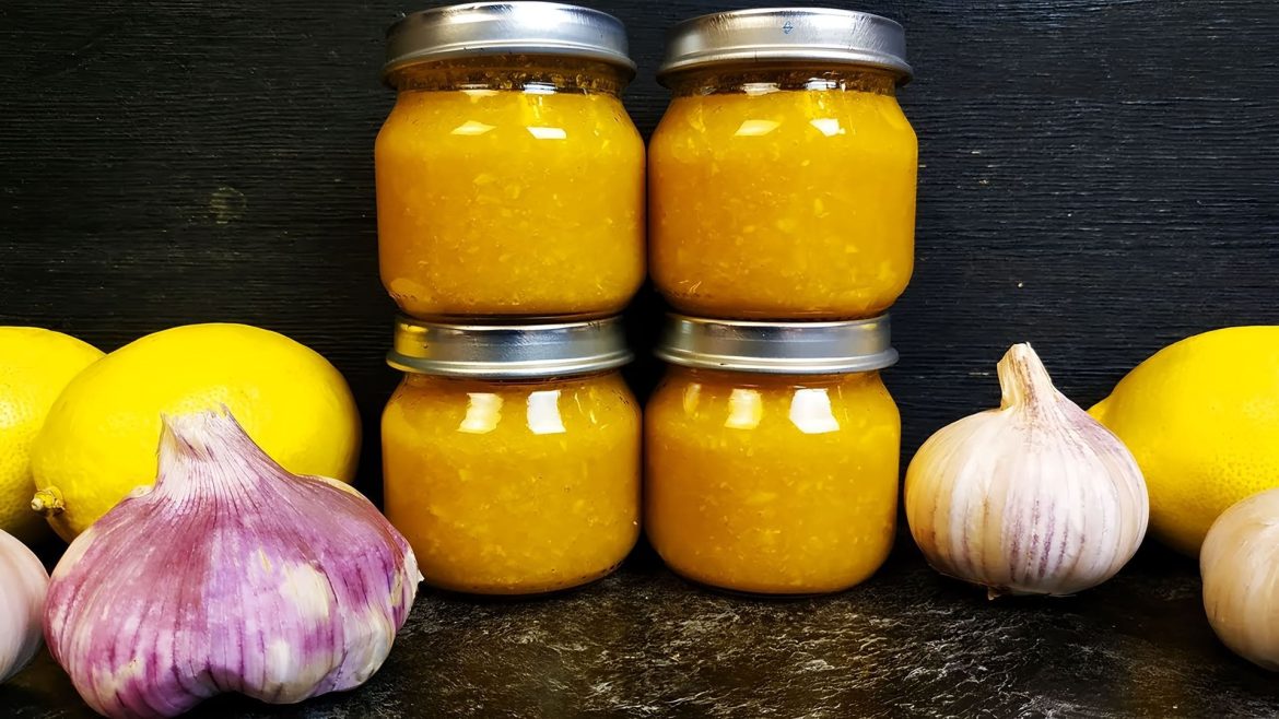 Pyszny syrop z cebuli czosnku, miodu i cytryny: Przepis na Uroczystą Kolację